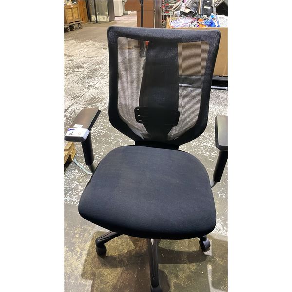 MESH BACK ROLLING OFFICE CHAIR