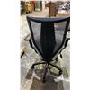 Image 2 : MESH BACK ROLLING OFFICE CHAIR