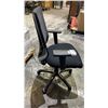 Image 4 : MESH BACK ROLLING OFFICE CHAIR