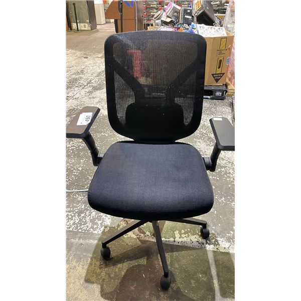 MESH BACK ROLLING OFFICE CHAIR