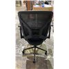 Image 2 : MESH BACK ROLLING OFFICE CHAIR