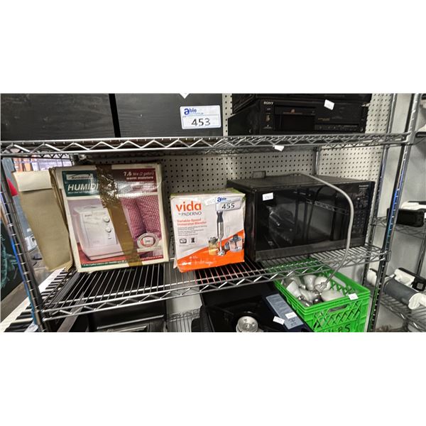 SHELF OF ASSORTED ITEMS INCLUDING; KENMORE HUMIDIFER, VIDA BY PADERNO VARIABLE SPEED IMMERSION