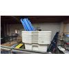 Image 3 : 9 STORAGE TOTES WITH 6 LIDS & 3-TIER ROTATING RACK