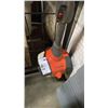 Image 2 : HUSQVARNA 124 GAS WEED WHACKER