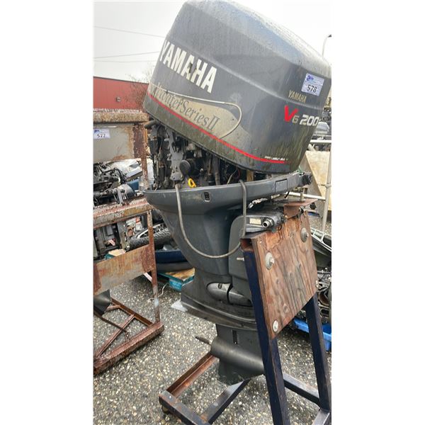 YAMAHA F115TLRY 115 HP OUTBOARD MOTOR ON PORTABLE MOTOR STAND *MISMATCHED COVER, UNKNOWN RUNNING