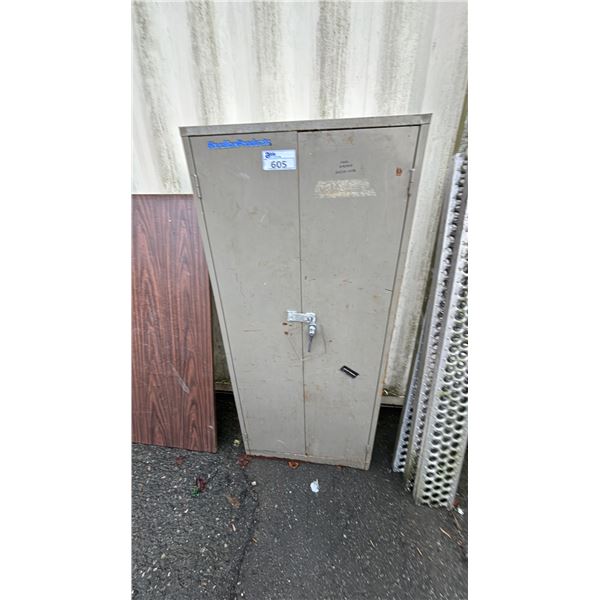 ASSORTED ITEMS INCLUDING; METAL CABINET, METAL RAMPS & WOOD FOLDING TABLE (WATER DAMAGED)