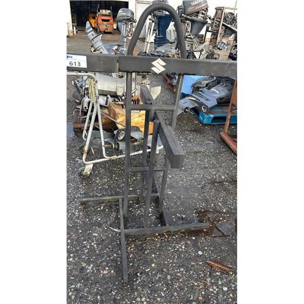MULTI-SIDED STAND
