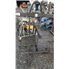 Image 1 : MULTI-SIDED STAND