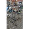 Image 2 : MULTI-SIDED STAND