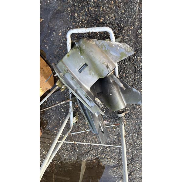 PUSH CART WITH (2) OUTBOARD MOTOR FINS