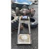 Image 1 : BENCH GRINDER ON METAL FRAME *RUST ISSUES*