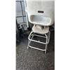 Image 2 : BOAT SEAT ON SWIVEL BAR HEIGHT STAND