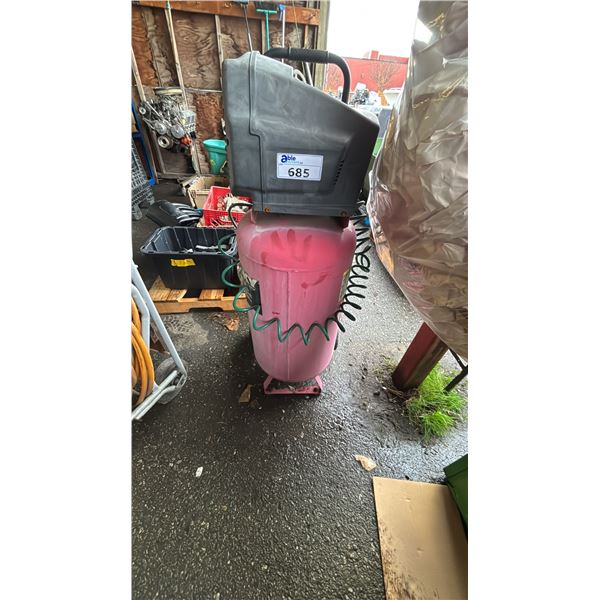 HUSKY TAW-2098 26 GALLON AIR COMPRESSOR - 90 PSI, 120V