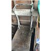 Image 2 : 3-TIER METAL PUSH CART & 4-WHEEL PUSH CART