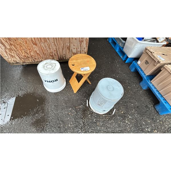 FOLDING STOOL