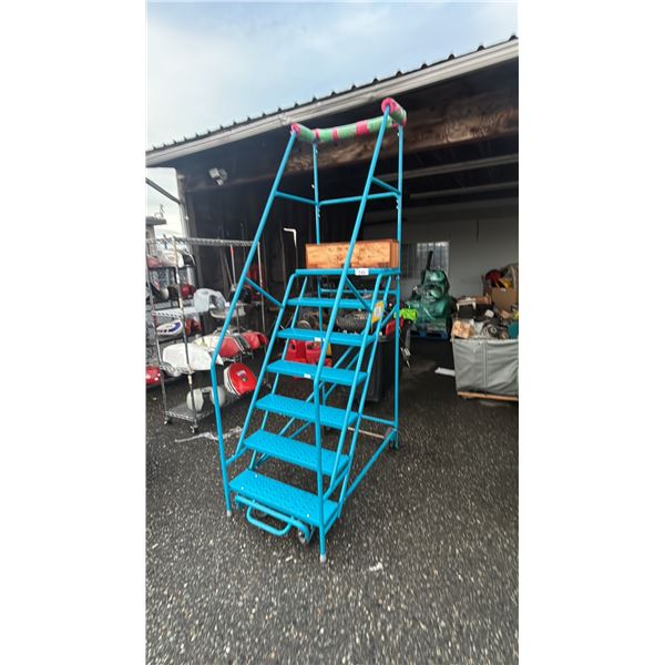 10' PORTABLE STAIRCASE 7-STEPS
