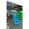 Image 2 : 10' PORTABLE STAIRCASE 7-STEPS