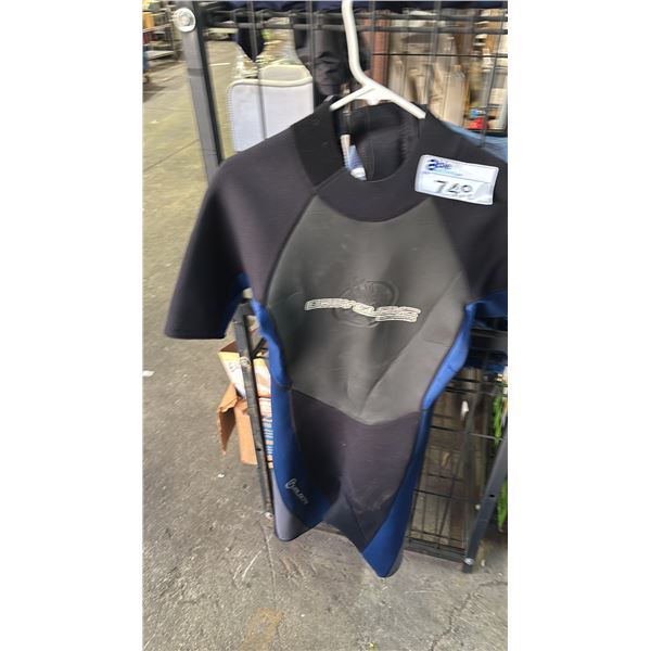 BODY GLOVE WETSUIT SIZE M