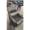 Image 3 : ELECTRIC RECLINER *NO POWER CORD, UNKNOWN WORKING CONDITION*