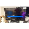 Image 2 : TOSHIBA 32AV502R 32" LCD TV WITH STAND