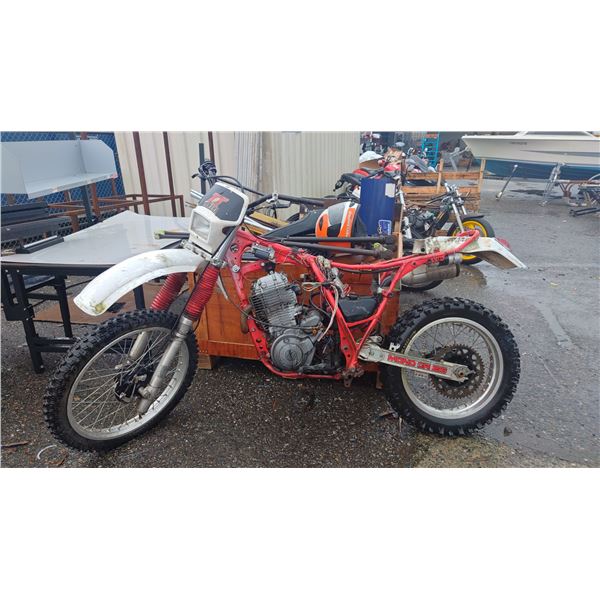 1983 YAMAHA TT, MOTORCYCLE, RED VIN 34K-000266