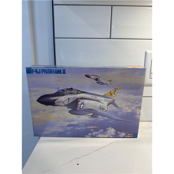 Hasegawa 1:72 scale F-4J Phantom II sealed