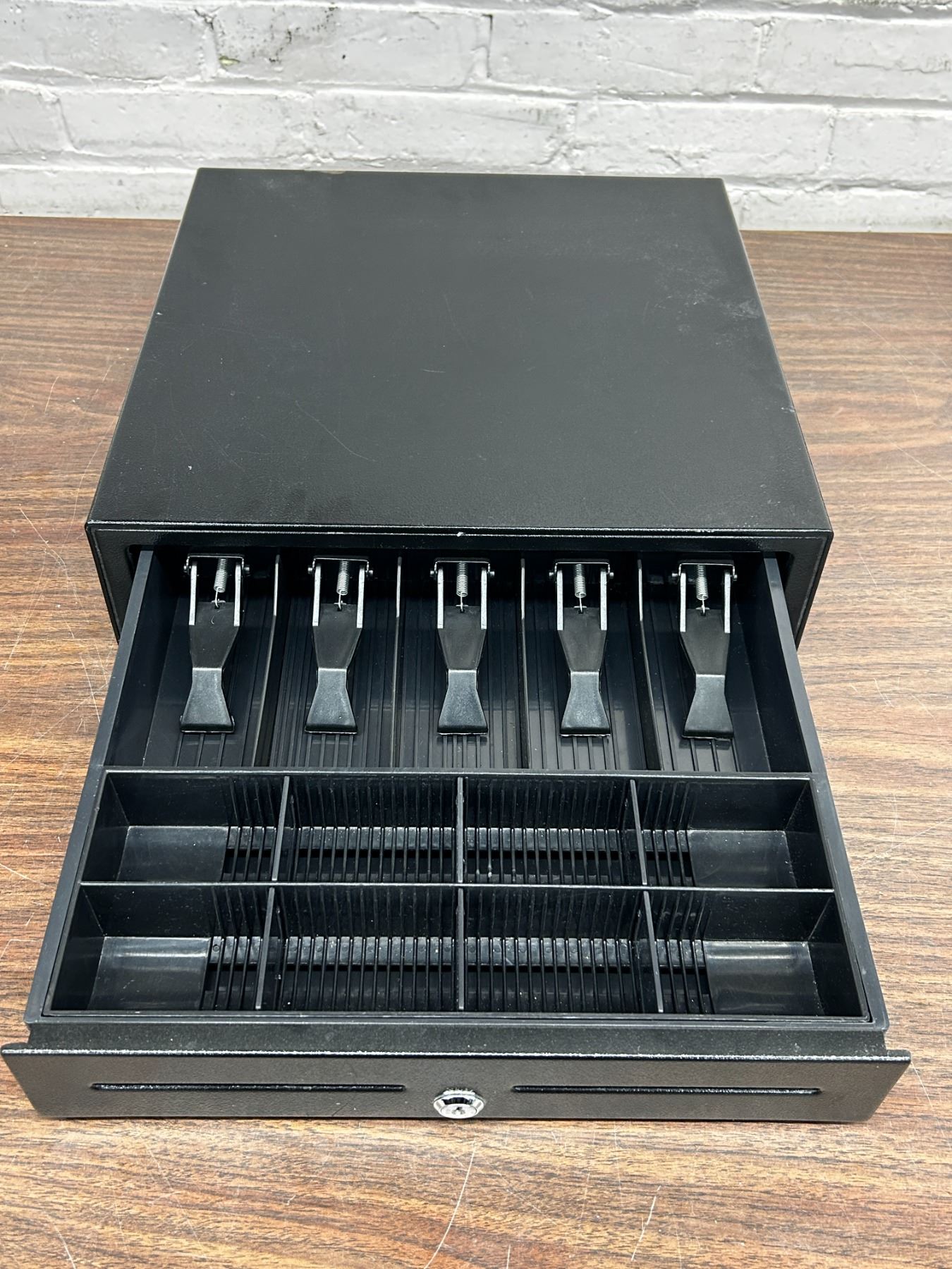Metal Locking Cash Box (no key)
