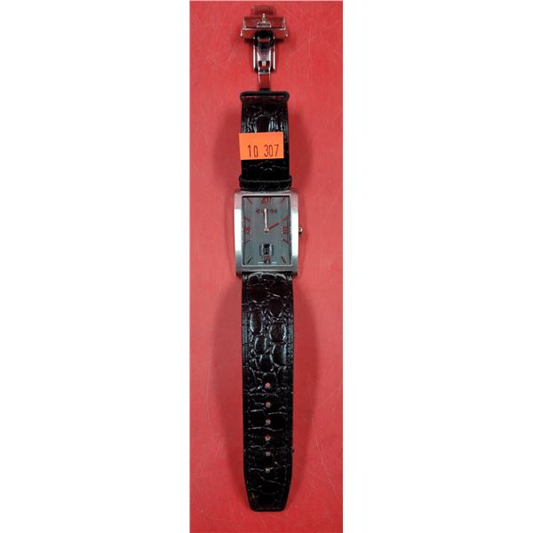 Gucci Leather Strap Swiss Made Watch