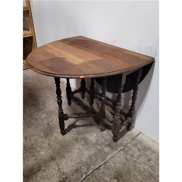 Wooden Gateleg Table w/ Drop-Leaf Top & Bobbin Legs