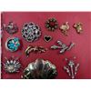 Image 4 : Vintage Pins & Brooches: Coca-Cola, "R", Bow, Starfish/Shell, & More