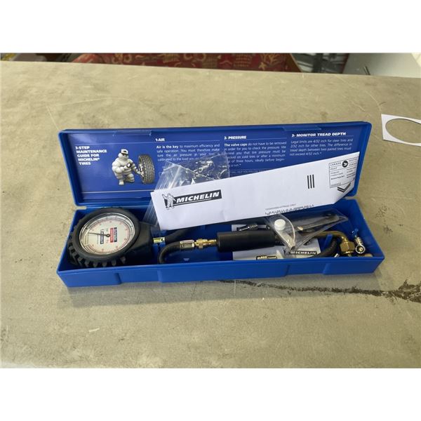 SCHRADER DIAL PRESSURE GAUGE