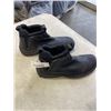 Image 2 : AS NEW DR. MARTENS AIR CUSHIONED SOLE SIZE 9 BLACK LEATHER BOOTS