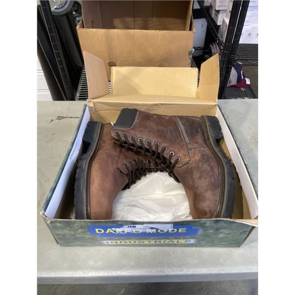 NEW PAIR OF DAFFO MODE STEEL TOE BOOTS SIZE 11, BROWN