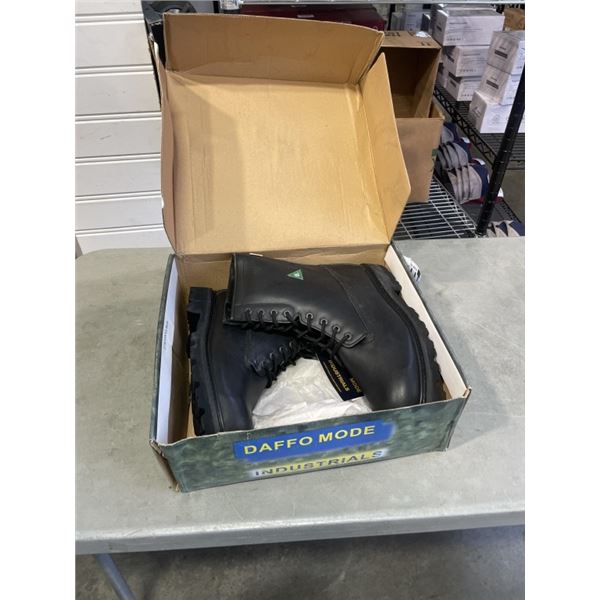 NEW PAIR OF DAFFO MODE STEEL TOE BOOTS SIZE 11, BLACK