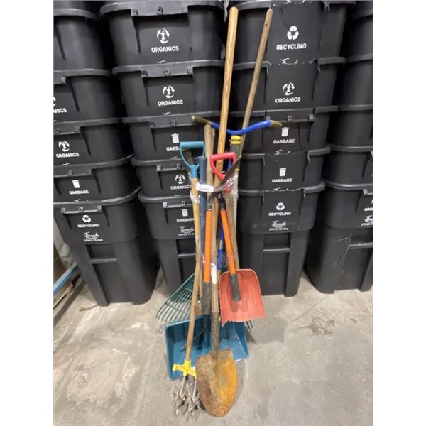 BUNDLE OF ASSORTED GARDEN TOOLS