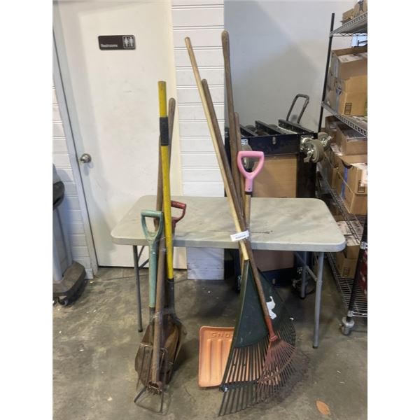 2 BUNDLES ASSORTED GARDEN TOOLS
