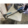 Image 2 : SNOW SHOVEL, CAR BRUSH AND SPORTS RACK