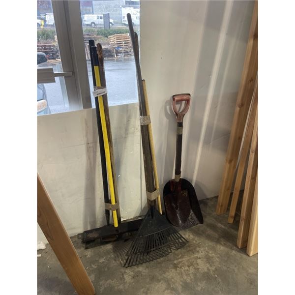 3 BUNDLES OF GARDEN TOOLS