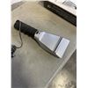 Image 4 : 6 ELECTRIC HEATED ICE SCRAPERS