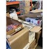 Image 3 : PALLET OF NEW FOOD TRAYS, CONTAINERS, AND JANITORIAL SUPPLY