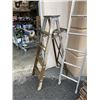 Image 4 : 5FT WOOD A-FRAME LADDER AND ALUMINUM LADDER