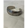Image 2 : LOW SILVER ELEPHANT DESIGN OPEN CUFF BANGLE