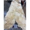 Image 3 : 2 VINTAGE SHEEPSKIN RUGS