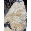 Image 4 : 2 VINTAGE SHEEPSKIN RUGS
