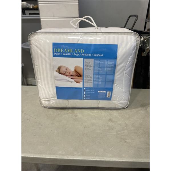 AS NEW DREAMLAND DUVET COVER, 86 X 86