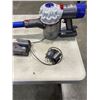 Image 3 : DYSON V8 CORDLESS VACUUM WITH CHARGER, WORKING