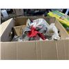 Image 2 : BOX OF ASSORTED HOME DECOR