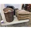 Image 1 : 4 THROW PILLOWS, CARPETS AND LAUNDRY HAMPER