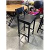 Image 2 : 2 BLACK BAR STOOLS
