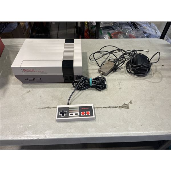 VINTAGE NES, WORKS BUT CAN BE GLTICHY